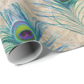 Blaue Pfauenfedern auf hellbraun Geschenkpapier (Rolleneckpunkt)