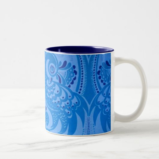 Blaue Pfauenvögel Zweifarbige Tasse (Rechts)