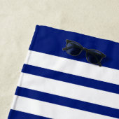 Blaue Piranha-Fische auf Navy Blue und White Strip Strandtuch (Beispiel)