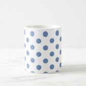 Blaue Polka Dots Muster auf weißem Hintergrund Kaffeetasse (Mittel)