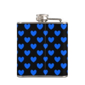 Blaue Polka-Herzen auf schwarz Flachmann (Rückseite)