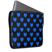 Blaue Polka-Herzen auf schwarz Laptopschutzhülle (Vorne Rechts)