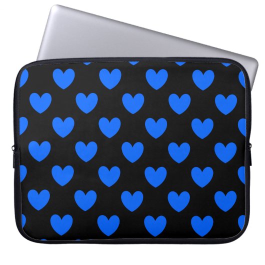 Blaue Polka-Herzen auf schwarz Laptopschutzhülle (Vorderseite)