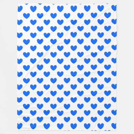 Blaue Polka-Herzen auf weiß Fleecedecke (Vorderseite)