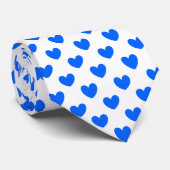 Blaue Polka-Herzen auf weiß Krawatte (Gerollt)