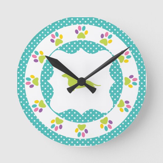 Blaue Polka-Punkt-Regenbogen-Tatzen-Druck-Dackel Runde Wanduhr (Vorderseite)