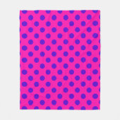 Blaue Polka-Punkte auf Fuchsia Fleecedecke (Vorderseite)