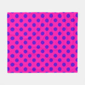 Blaue Polka-Punkte auf Fuchsia Fleecedecke (Vorderseite (Horizontal))