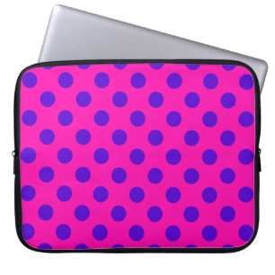 Blaue Polka-Punkte auf Fuchsia Laptopschutzhülle