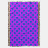 Blaue Polka Punkte auf lila Decke (Vorderseite Vertikal)