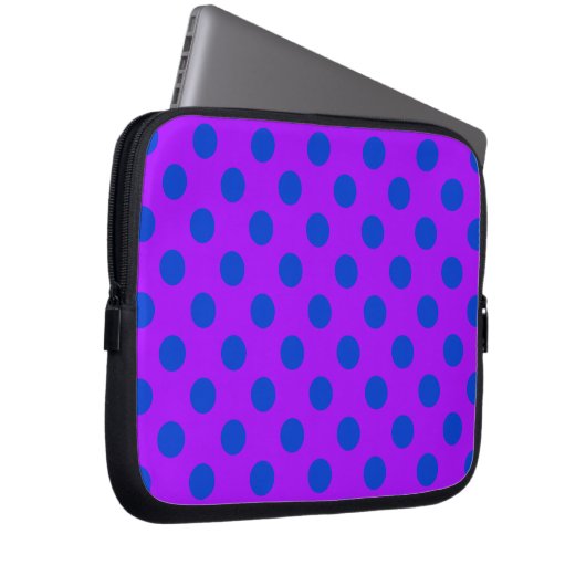 Blaue Polka Punkte auf lila Laptopschutzhülle (Vorne Rechts)