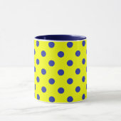 Blaue Punkte auf gelbem Musterdesign Tasse (Zentrum)