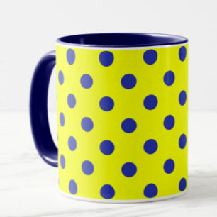 Blaue Punkte auf gelbem Musterdesign Tasse