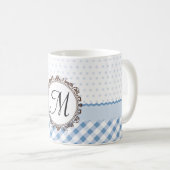 Blaue Punkte, Karos und Streifen mit Monogramm Kaffeetasse (VorderseiteRechts)