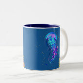 Blaue Qualle Zweifarbige Tasse (VorderseiteRechts)