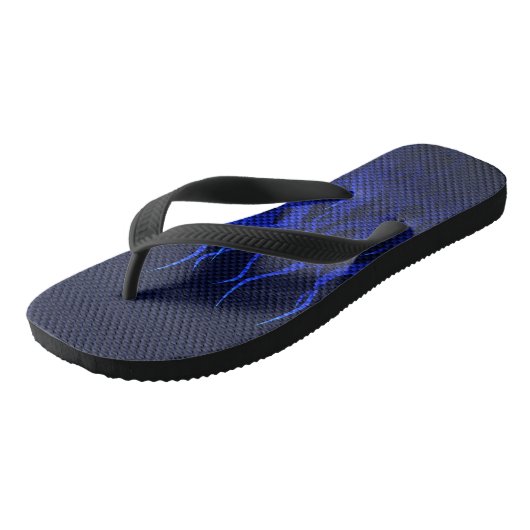 Blaue Racing Flammen auf Carbon Fibre Print Badesandalen (Schrägansicht)