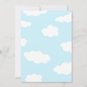 Blaue Regenbogenwolken Feiern wir den Graduate Einladung (Rückseite)