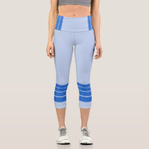Blaue Retro-Streifen auf minimalistischer hellblau