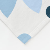 Blaue Retrofarben und dunkelblaue Punkte Fleecedecke (Ecke)
