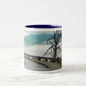 Blaue Ridge-Allee Zweifarbige Tasse (Mittel)