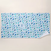 Blaue Rindropfen-Monogramm Strandtuch (Vorderseite)