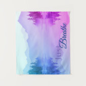 Blaue Rosa Berge Waldlandschaft Atmen Sie ein Wandteppich (Vorderseite)