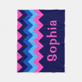 Blaue Rosa Chevron-Monogramm-Fleece-Decke klein Fleecedecke (Vorderseite)