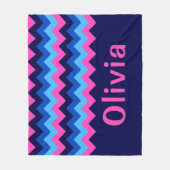 Blaue Rosa Chevron-Monogramm-Fleece-Decke mittelgr Fleecedecke (Vorderseite)