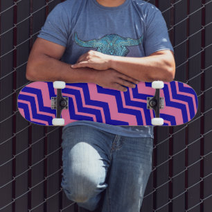 Blaue Rosa Chevron-Zickzack-Design  Skateboard