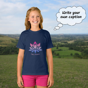 Blaue rosa Lotusblume mit individuellem Text T-Shirt