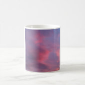 Blaue rosa Wolken Kaffeetasse (Mittel)