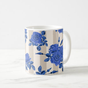 Blaue Rosensträuße auf gestreiftem Hintergrund  Kaffeetasse