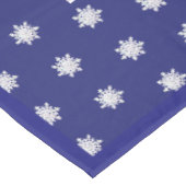 Blaue Rosette & Schneeflocke Tischdecke (Schrägansicht)