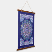 Blaue Rosette Wandteppich Mit Holzrahmen (Gewinkelt)