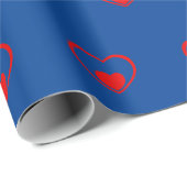 Blaue rote Herzen romantisch minimal Geschenkpapier (Rolleneckpunkt)