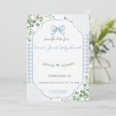 Blaue Schleife Gingham Baby Shower Save the Date (Stehend Vorderseite)