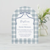 blaue Schleife Gingham-Muster Taufe Einladung (Stehend Vorderseite)