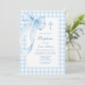 Blaue Schleife Gingham Tauf Einladung (Stehend Vorderseite)