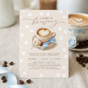 Blaue Schleife Kaffee Baby Is Brewing Junge Baby-P Einladung