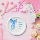 Blaue Schleife: Sie knüpft den Knoten - Junggesell Pappteller (Party)