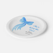 Blaue Schleife: Sie knüpft den Knoten - Junggesell Pappteller (Schrägansicht)