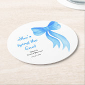 Blaue Schleife Sie knüpft den Knoten Junggesellinn Runder Pappuntersetzer (Angewinkelt)