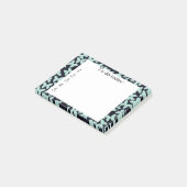 Blaue Schmetterlinge auf der schwarzen Post Notiz (angewinkelt)