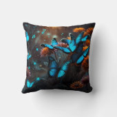 Blaue Schmetterlinge auf einer orangefarbenen Pfla Kissen (Rückseite)