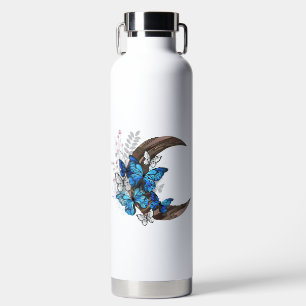 Blaue Schmetterlinge auf hölzernem Halbmond Trinkflasche