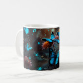 Blaue Schmetterlinge auf orangen Pflanze Kaffeetasse (Vorderseite Links)