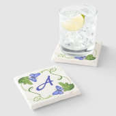 Blaue Schmetterlinge, grünes Leaf-Monogramm Steinuntersetzer (Seitenansicht)