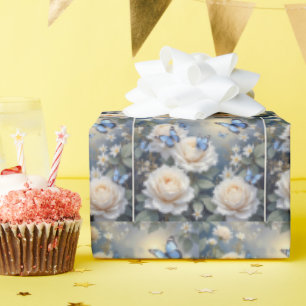 Blaue Schmetterlinge in einem weißen Rosengarten Geschenkpapier