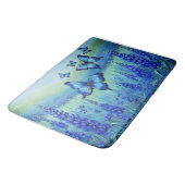 Blaue Schmetterlinge mit blauen Blumen, Badematte (Schrägansicht)