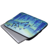 Blaue Schmetterlinge mit blauen Blumen, Laptopschutzhülle (Vorne Knopf)